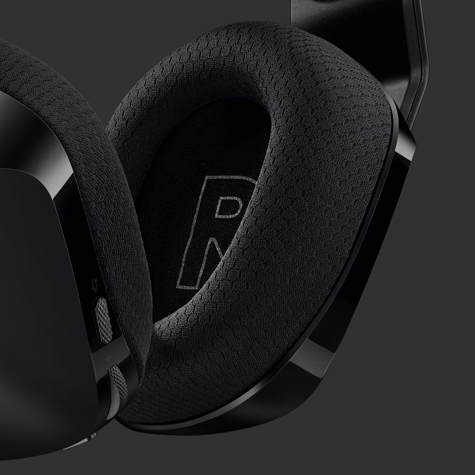 USB-Dongle des Logitech G G733: Wireless Gaming Headsets zwischen 50€ und 150€ Verbindung